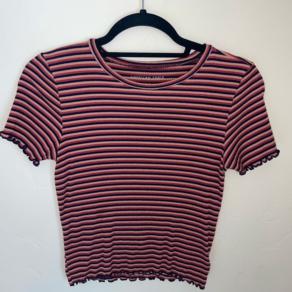 American Eagle Scalloped Hem shirt. Size Medium.